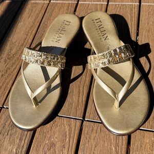 Italian Shoemakers Metallic Gold Thong Wedge Women’s Sandals. Size 8.